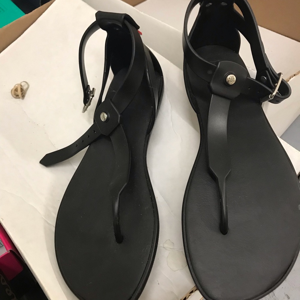 Hunter women’s sandals.